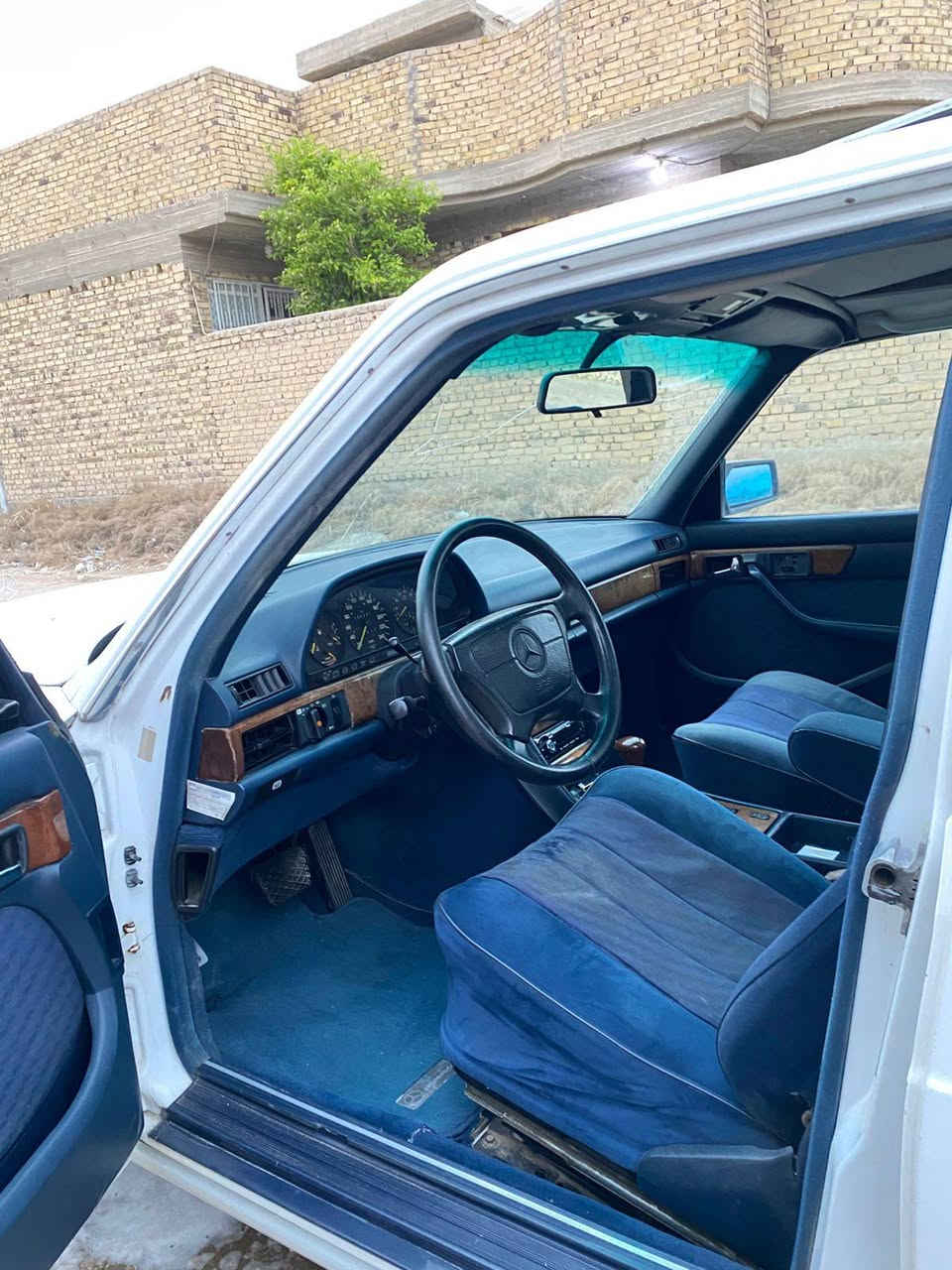 يالله السلام عليكم مديل ٩٠ رقم بغداد موصفات فول. قبق اسود جديده السعر ١٠٠.  ***********
