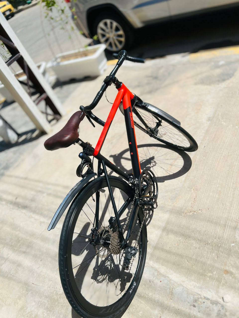 السلام عليكم
Road bike للبيع
دراجه مصنوع من الألومنيوم (Alloy) خفيف الوزن 
قياس 28 (c700)
نضام 9×2
دسك بريك


**إذا كنت صاحب هذا الإعلان وتريد حذفه لأي سبب، رجاءا أرسل رسالة إلى الدعم الفني**