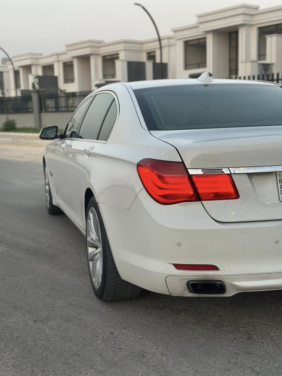 سلام عليكم
للبيع او للمراوس
BMW750 f02 2011
ماشيه (175000)✅
وارد خليجي فول موصفات
-سلايد روف
-خمس بردات
-خمس كامرات
-بيبان شفط اربعه مع الصندوق
-ستيرن خلفي يفتر مع الامامي
-جوبلس ابلادي يتحكم بارتفاع السياره
-رادارات امامي وخلفي
-شاشات خلفيه 
-داخل كرزي (لون مميز) 🍒 
-ميموري كشنات
وبعد مواصفات ماتنعد
مكفوله من الحادث جان بيهه كت 
ع الهلالات وشلته وصبغت مكانه فقط 
رقم بغداد مميز (شرط التحويل)
السياره مسويلهه ادامه كامله للمحرك 
شاشة التحكم بدون اي اعطال ✅
( بيهه نواقص قليله تنزل من سعرهه )
مكاني البصره /شط العرب / الصالحيه 
السعر (160) $ وبيهه مجال
 ***********
