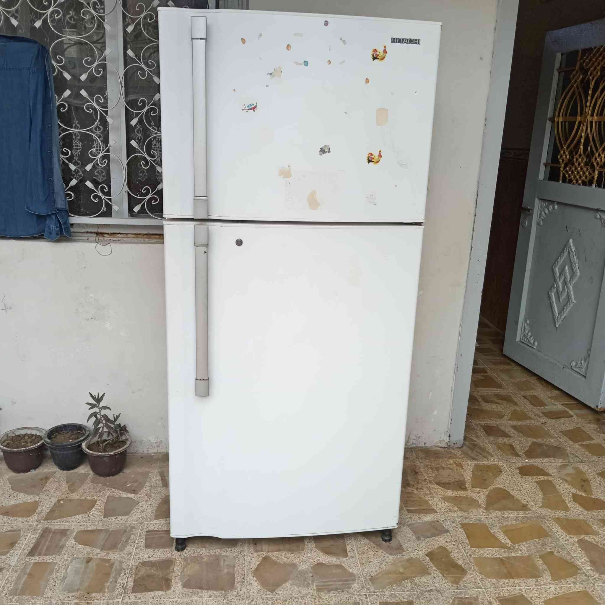 عندي هاي الثلاجة ماعرف شبيها معد تشتغل لا وديتها ولاجبتها اريد ابيعها بيش تريدها تعال أخذها والميز مال الطعام مع ١٢ كرسي خشب بلوط من هذا الزين هم انطي سعر وتعال اخذو *********** بي وتس او اتصل عل خط
