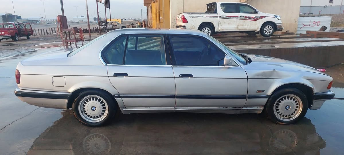 السلام عليكم
بي ام 735 موديل 1991 لون سلفر
السعر 30 وبيها مجال للشراي
بيها المكينة ساطرة
رقم بغداد مشروع وطني سنوية ساقطة وصاحبه موجود
رقمي *********** بغداد, العراق
