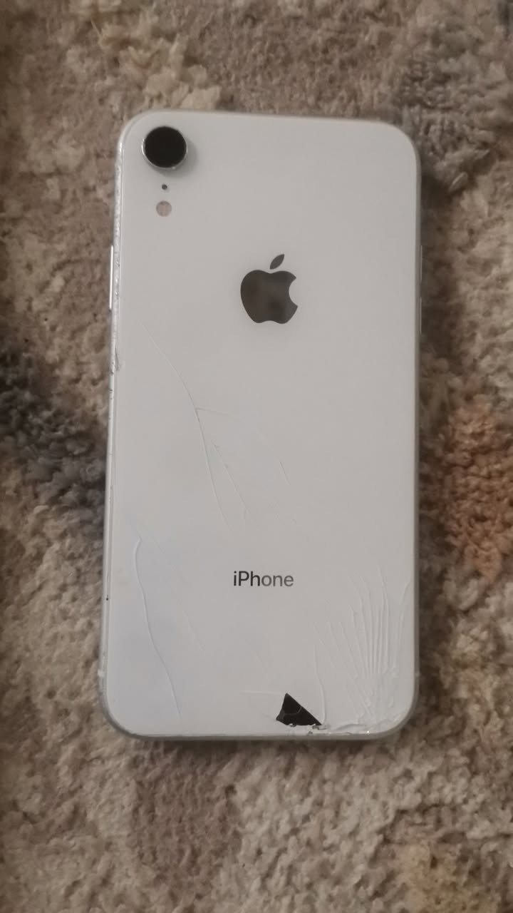 سلام عليكم
 GX اكس ار ذاكرة 64 بطارية 81 بلادي شاشة مبدل 
تك سيم كارت كلشي شغال و بشرط فقط فيس ايدي ماياخذ يحتاج برمجة
سعر 135 الف
مكاني كركوك
واتساب ***********
