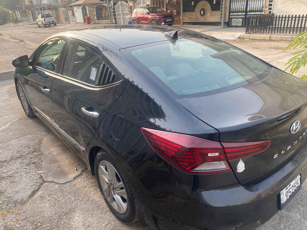 المواصفات
هيونداي موديل 2019 رياضي  اللون الاسود وارد امريكي محركها 1400 توربو والكير المفضل DCT وحادثها الجاملغ الايمن بدون اير باك يعني الاير باك ما طاق بلادي وصورة الحادث في امريكا موجوده حسب ما موضح بالصورة وبأسمي تحويل بنفس اليوم رقمها بغداد 
3 وضعيات قيادة السبورت والطبيعي والقياده الذكية
بصمة
صندوق ذكي
حساسات
كامرة
تدفئة المقاعد 
رادار
قيادة ذكية 
مثبت سرعة 
تثبيت منعطفات لمعرفة اي شي اخر الاتصال على رقم موبايل. ***********
