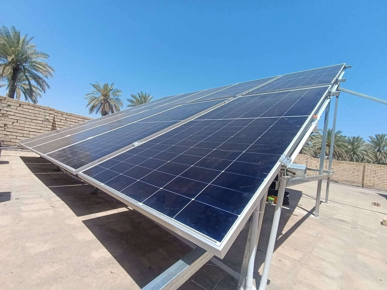 ☀️🔋 بعون الله تم إنجاز مشروع منظومة طاقة شمسية 
في محافظة كربلاء قضاء الحسينية 

🔹 مواصفات المنظومة:

مكونة من 
الواح نوع longi x10 
 
640 watt⚡
 عدد10 مع التوسعة المستقبلية 

انفرتر نوع ديا   بقدرة8kw عدد1

بطاريات ليثيوم نوع ديا    

سعة  16Kwh عدد 1

مع هيكل حديد  ثقيل  سمك 2 ملم حقيقي لكل المقاطع 

🔹 مميزات المشروع: 
✔️ إنتاجية عالية حتى في درجات الحرارة المرتفعة
✔️ استقرار في التشغيل وتوفير مستمر بالطاقة
✔️ نظام متكامل مناسب للاستخدام المنزلي والتجاري
💡 نقدم حلول طاقة شمسية متكاملة
من الدراسة والتصميم إلى التنفيذ والتشغيل بأفضل جودة وأسعار منافسة
📞 للاستفسار والحجز تواصل معنا
***********
مكتب الرؤيا الهندسي للطاقة الشمسية 
حلول هندسية في مجال الطاقة الشمسية
