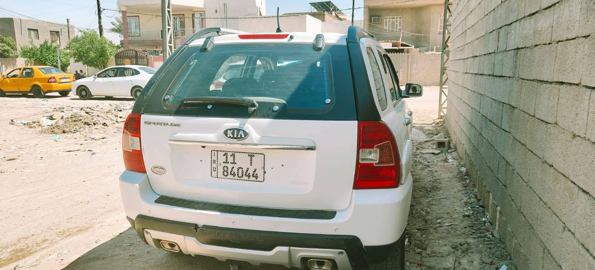 سبورتج 2009 بيها ضوبه يالجاملغ الخلفي وحزام وبيها بارد شويه فوك الجنطه ***********
