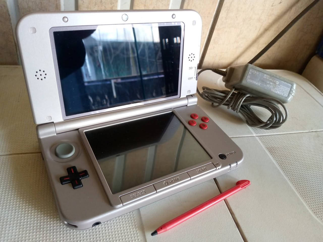 ننتيندو 3DS XL .
رام 32 كيكا + الشاحن الاصلي .
للتواصل . *********** .

