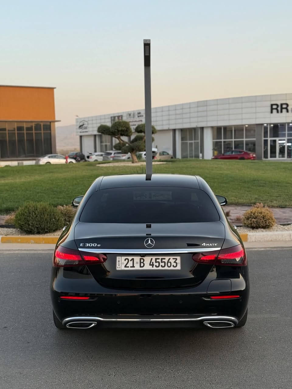 E300   سياره كفالة عامه وارد الماني فول مواصفات بس بدون بانوراما كاميرات 360  رادارات 360  و سعر  365$ 
***********    موديل  2023
