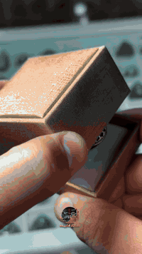 نعرض لكم هذه الجوهرة من الفيروز النيشابوري التركوازي طبيعي اللون قطعة ...