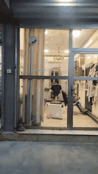 سلام وعليكم شباب محل حلاقه للبيع في الحبيبية قرب المنتزه المحل علية رج...