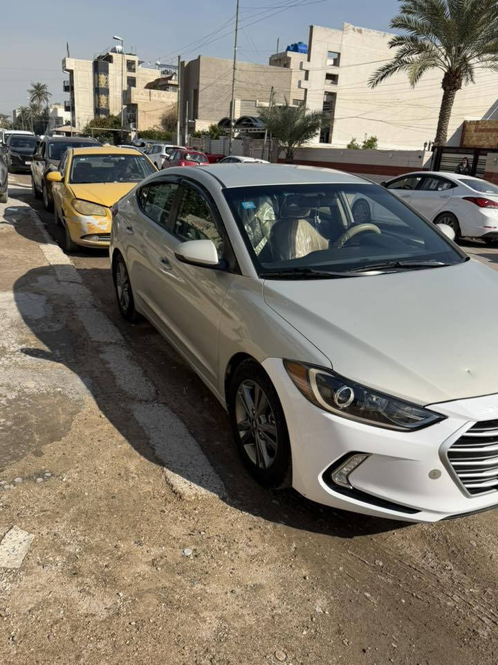 سلام عليكم النترا 2018 وارد امريكي ماشيه 93000 السياره جديده حادثها دعاميه خلفيه وامامي بدون ايربالك مكينه جديده مال حاويه مكانها بغداد السياره باسمنه السعر 135 بيه مجال بسيط
***********
