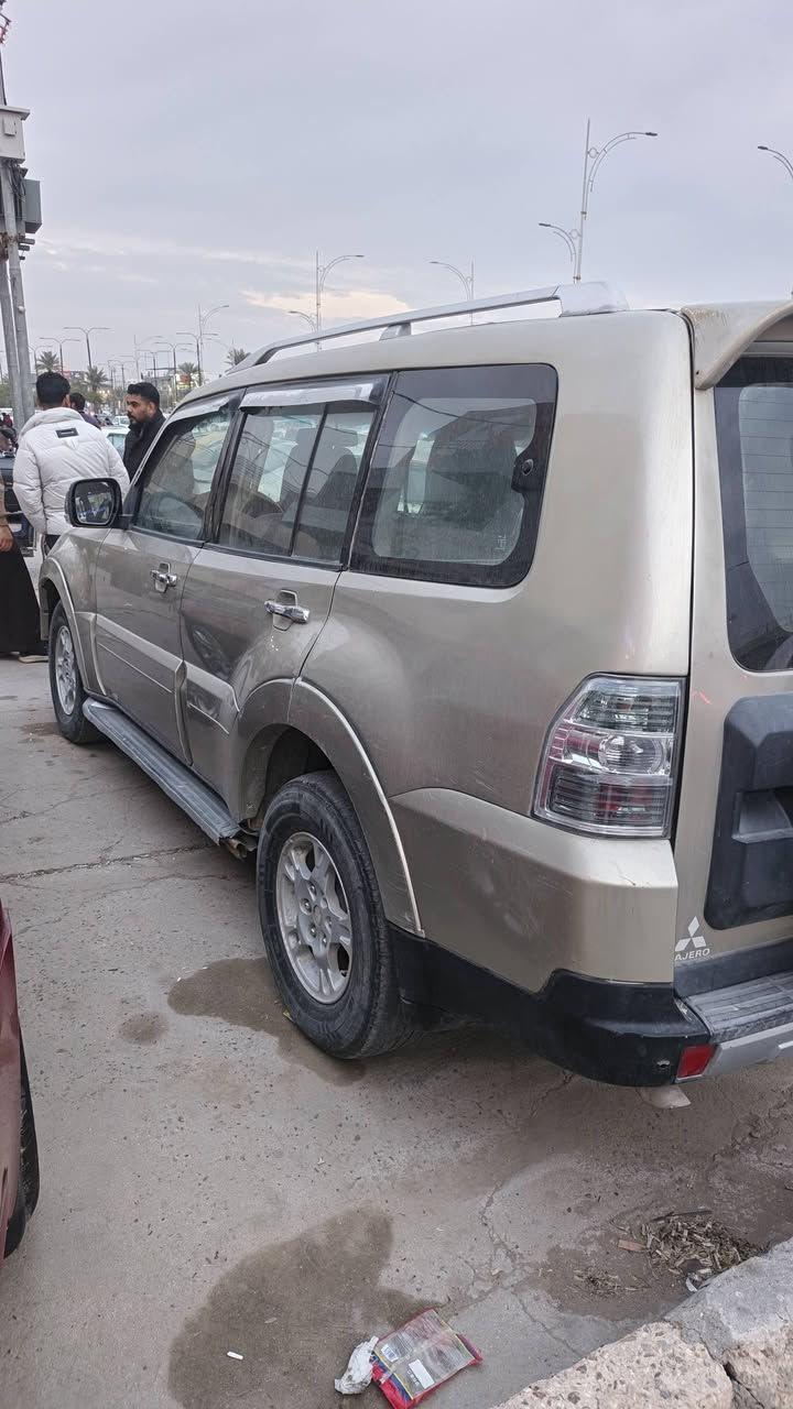 السلام عليكم باجيرو 2009محدث 23 فول موصفات عدا الفتحة ضرر متجيه على صفحه السايق تجيه بسيطة بدون دواخل العنوان الفلوجة السعر 100بيهه مجال حك الجيه 
***********غير متواجد على الفيس
