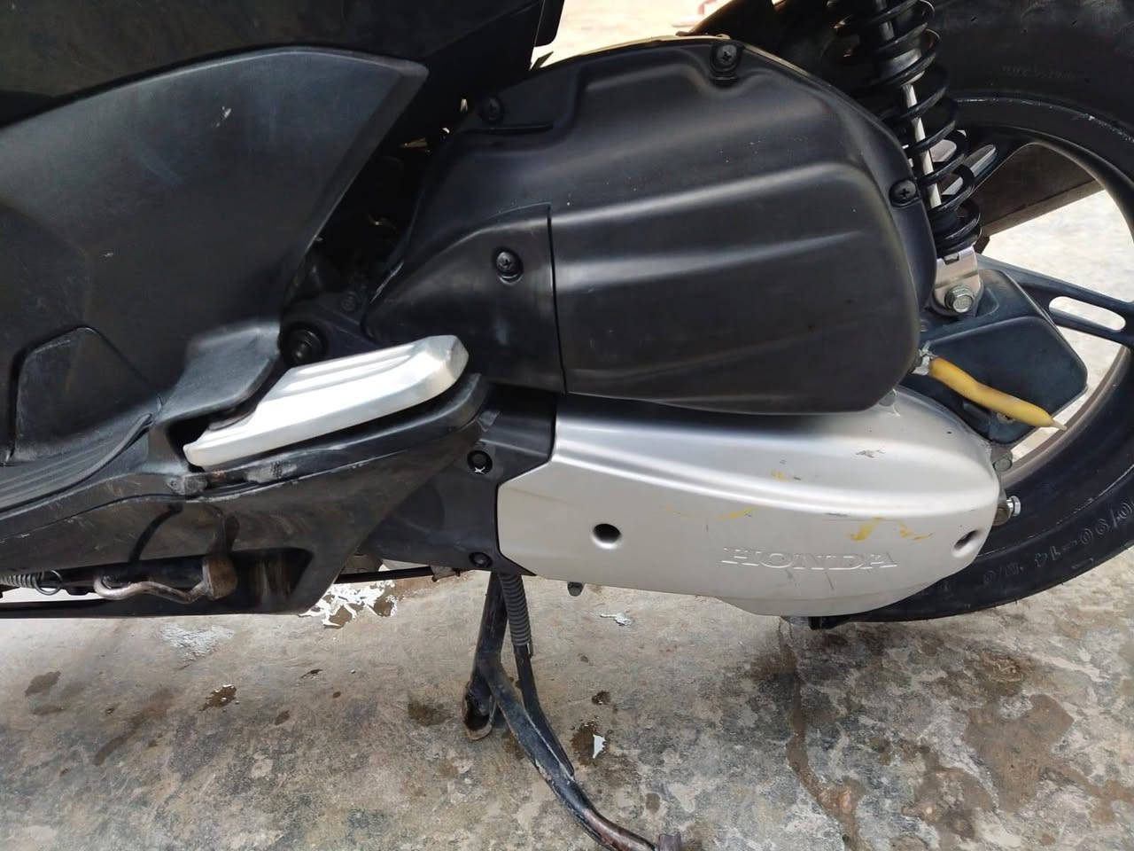 سلام عليكم
دراجة pcxجيل اول ياباني دراجة مكنية 125cc دراجة 
ستان حساس حساس سرقة وانذار بلادي بية نقوصات قليله دراجة كهربائيات كاملة  ومحرك ما مفتوح ماشيه 49 ونكرة وشلعة ومعدل سعر مليون و300  رقم لل ستفسار ***********
