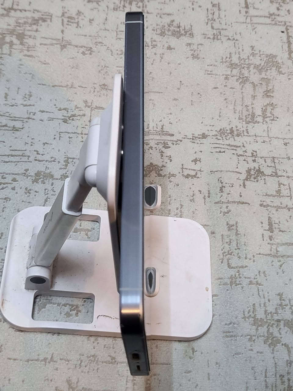 موبايل سامسونك A55 جهاز نضيف جدا 
الذاكرة 128 كيكا العشوائية 8 بدون ملحقات 
السعر 250 الف 
مكاني بغداد مدينة الصدر ***********
