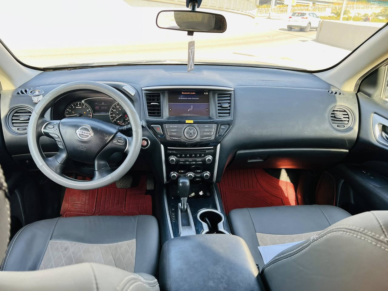 السلام عليكم
نيسان باثفندر 
موديل 2017 
لون فيلي 
المسافه المقطوعه 82 الف 
نوع المحرك v6
المواصفات تحكم مقود بصمة تشغيل مثبت سرعه شاشه كبيره تبريد مركزي ثلاث مقاعد 
فول مواصفات عدا الفتحه  
سياره عائليه وحلوه رزنه وناعمه 
 رقم اربيل الجديد بسمي   تحويل مباشر 
الضرر 3 قطع جاملغات وبنيد بدون دواخل 
وشويه بخشم القماره بارد 
للتواصل على الرقم ***********
