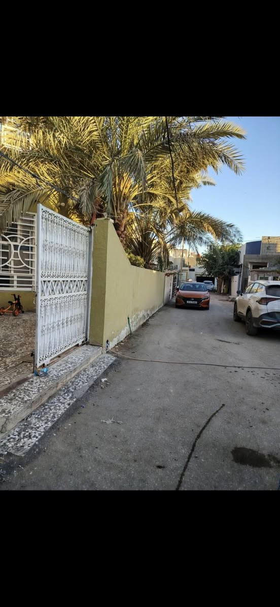 بيت طابقين في كربلاء البوبيات مساحه ٢١٠ متر طابو زراعي سند ٢٥ بأسمي بالطابو يحتوي على ٤ غرف نوم .تبليط وماء ومجاري السعر ٢٢٥ مليون ***********
