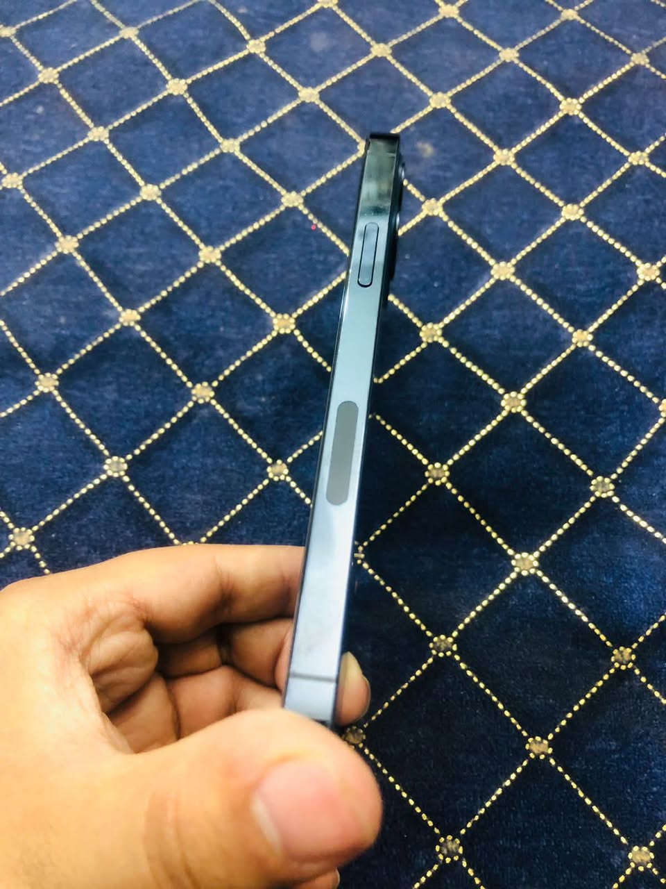 سلام عليكم 😍
آيفون 12برو 
جهاز جديد استخدام شخصي جديد 
وكع مني ونكسرت شاشه شتريت شاشه مال تفصيخ اصليه شرط وكاله اصليه 
بطاريته 75😍
ذاكرته 128😍
جهازه كفاله عامه من عده الشاشه 
      ((السعر /325)) 
مكاني نجف حي الجمعيه 
   ***********
