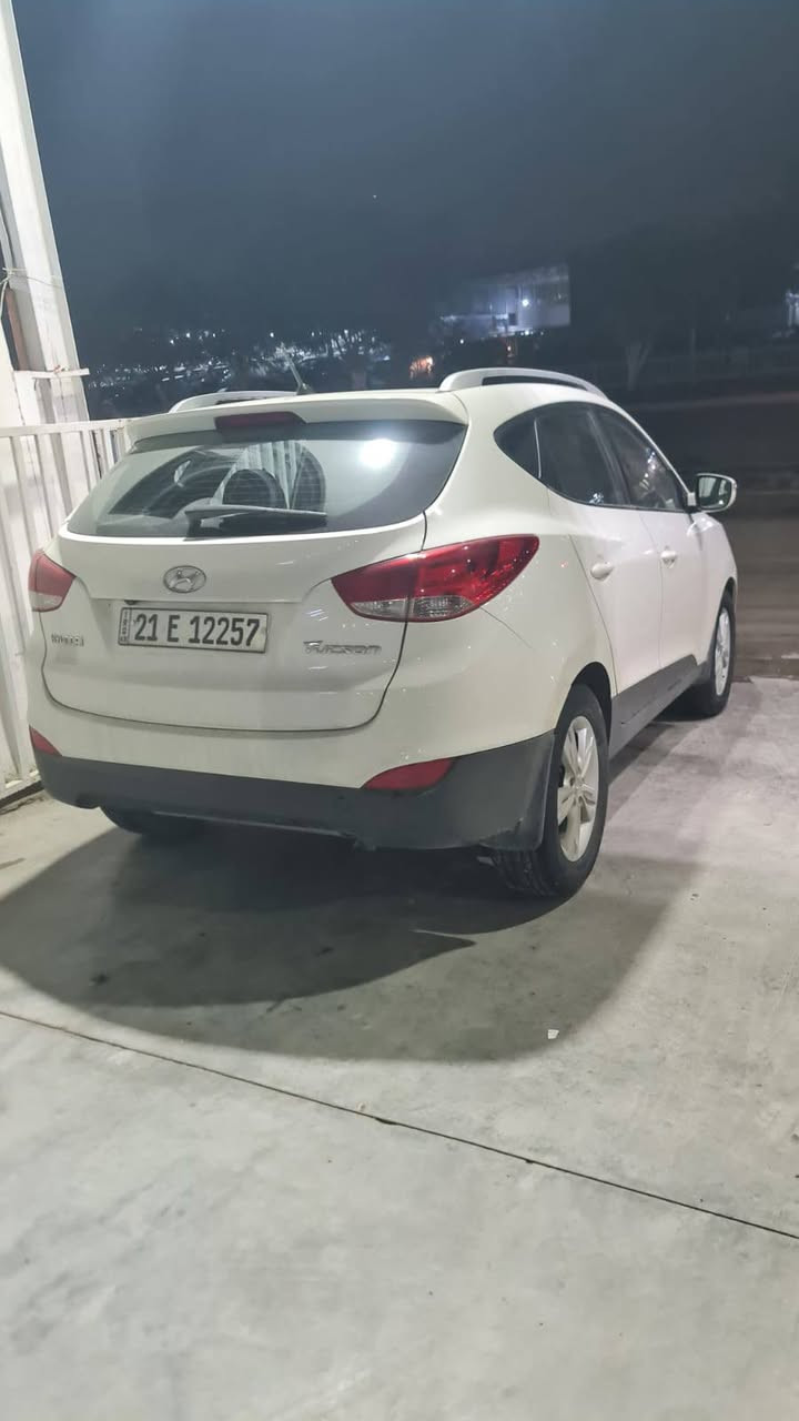 للبيع فقط هونداي توسان موديل 2012
خليجي فول مواصفات 
مكفولة كفالة عامه بدون ضرر بدون صبغ 
كير محرك تبريد كهربائي كلها بشرط 
رقم سنويه هزه جديد 
بطاقه بنزين موجود 
سعر 157 ورقه بيها مجال حك جيه 
عنوان كركوك اسكان 
*********** كركوك, العراق
