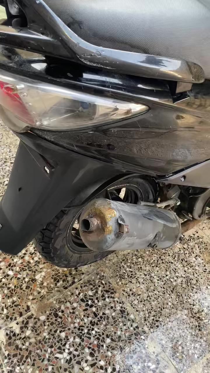 من رخصة الادمن كامكو G4 للبيع دراجه مجفته ماتنقص دهن ولا تبخر ، دبلات امامي خلفي رياضي ، صالنصه رياضي ، كفرات حلوه ونظيفه دراجه فقط هندر مايشتغل جاهزه نكره سلف ، كهربائيات حلوه لايت زينون عالي ناصي دراجه ماعايزه شي فقط هندر ومعدلها حلو مشي سريع بريك امامي دسك  سعر 400 وبي مجال للشراي مكاني نجف كوفه *********** مو شراي لاتراسل ولا تتصل 🤍
