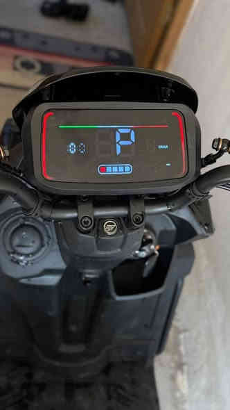 الدراجه بعدها جديده
ماذخذها صارلي ٢٠ يوم
1  البطاريات 6دبل 
2 موديل 2025
3 تمشيك مسافه 100كيلو بل شحنه الوحده 
4 سرعتها 70 حقيقي 
 5ماشيه قليل كلش مسافه معدوده اروح بيها للتمرين وارجع
بيه بلاتوث  البطاريات مسطره 
الدراجه نضيفه نفس ما واضح وياكم بل صور 
الملف مالتها 3000 حقيقي  الكهربايات  كلها شغاله 
بي نضام بك Rو Dو بارك p 
وشاشه طلع الوان 
 بي رماش و كلوب عالي و ناصي بي مانع سرقه 
22 و مواصفات الباجي معروفه بعد 
المكان بغداد زعفرانيه  
السعر مليون و ٧٥ قفل وماكو هيج نضافه بهل سعر 
للاستفسار ***********
