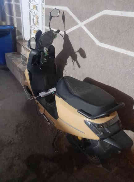 دراجه شحن للبيع كامله مابيها اي نقص استخدام ٣اشهر
٦ بطاريات كبار اخت الجديده السعر ٧٠٠ الف وبيها مجال بسيط مكاني سبع ابكار ***********
