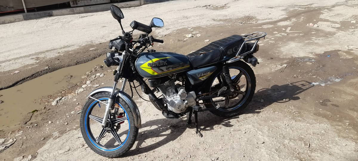 متاح دراجه ايراني ٢١ بدون اوراق نضيفه محركه مامفتوح سلف وهندر شغالات ستاند صفح والتعليك موجود اشاير ولايت شغالات ٥٥٠ المكان بغداد حي القاهره ***********
