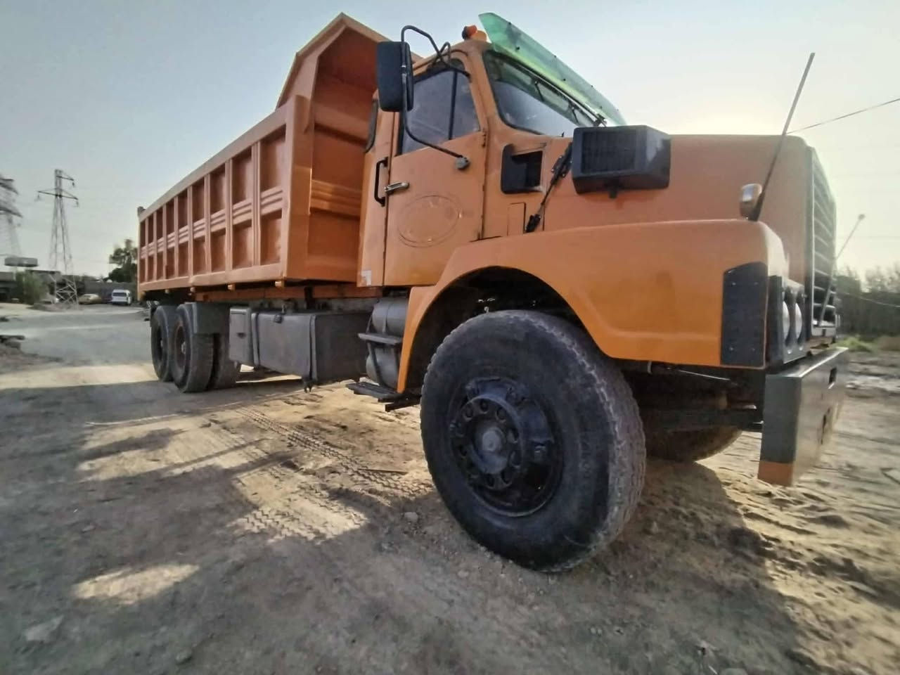 فالفو موديل 82
معمر جديد سياره كامله 
اي نقص مابيه كبل للشغل 
لاتصال ***********
