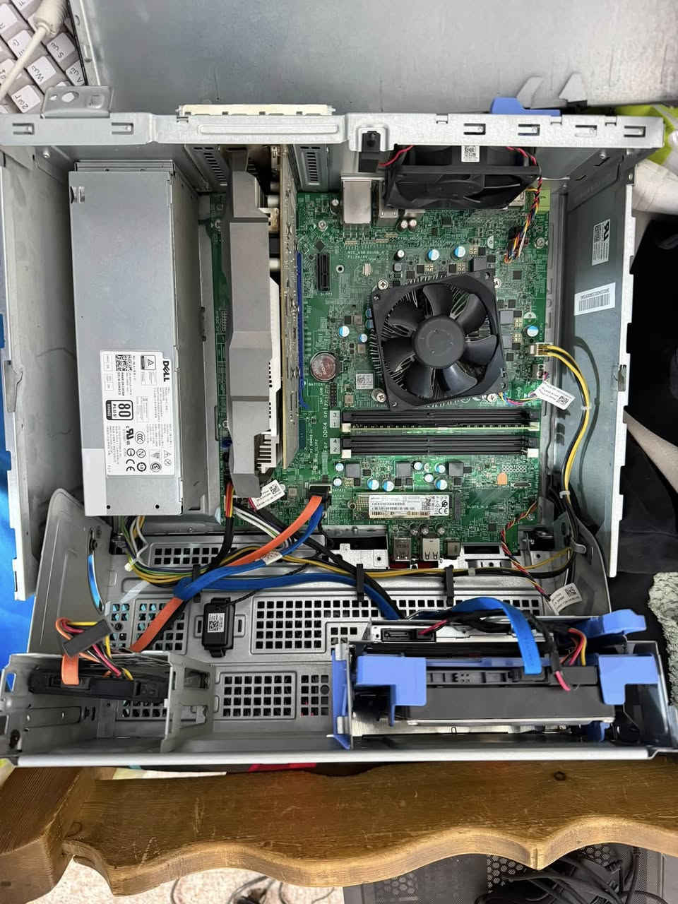 سلام عليكم  تجميعه كامله للبيع
CORE I5 جيل سادس

1050TI ماركة كلاكس

8GB DDR4 تردد 3200 

تخزين 1.27 تيرا HDD ماركة سامسونج و توشيبا

SSD M.2 256GB ماركة مايكرون

ماوس من  red dragon  والكيبورد مثل الي بالصوره 

والشاشة من msi حجمه 25  /120H

12 منفذ USB نوع 3.0 السريع الي لونه ازرك وباقي مواصفات معروفة

السعر  450 الف 

مكاني الديوانية 

***********
