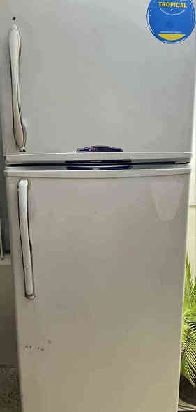 ثلاجة طعام حجم 16ماركة كونكورد شغالة كامل ما بيها اي عطل 🌹🌹🌹🌹مكلف بالنشر 

السعر، 120الف 🔥🔥🔥بلادية ما واصلة مصلح 
*********** 🌿🌿🌿🌿
عنوان : حي الزراعي♥♥♥♥ موصل
