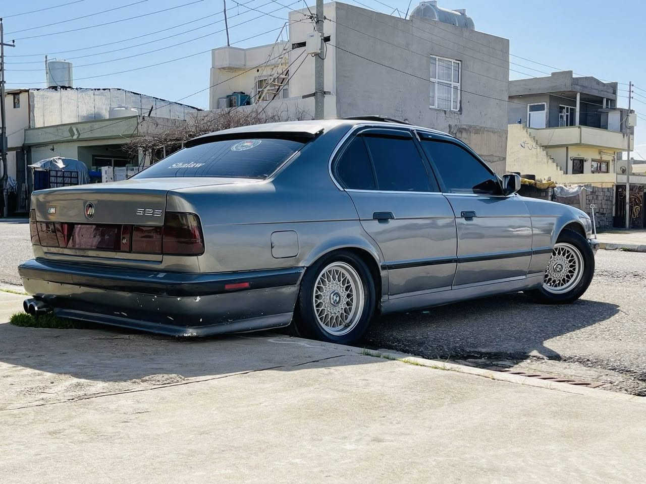 سەرەتا بەناوی خوای گەورە ئەو BMWبۆ فڕۆشتن مۆدڵ 93مەکینە 520گێڕ عادی دەعمو لێدراوی بەشەرت گێرومە کینە بەشەرتە سەیارەکە بئ مەسرەفە ماڵی خۆمانە دەستاو دەستی نەکردوە چوارجام کارەبایی  تێبینیی سەیارەکە علوجە ماڵی مەدەنی بئ کێشە  سعریش 32 و مەعامەلەیەکی برایانەی تێدایە شوێن ڕانیە حاجیاوا ژماڕە *********** ئەدمینی بەڕێز وەری بگرەمەمنونین
