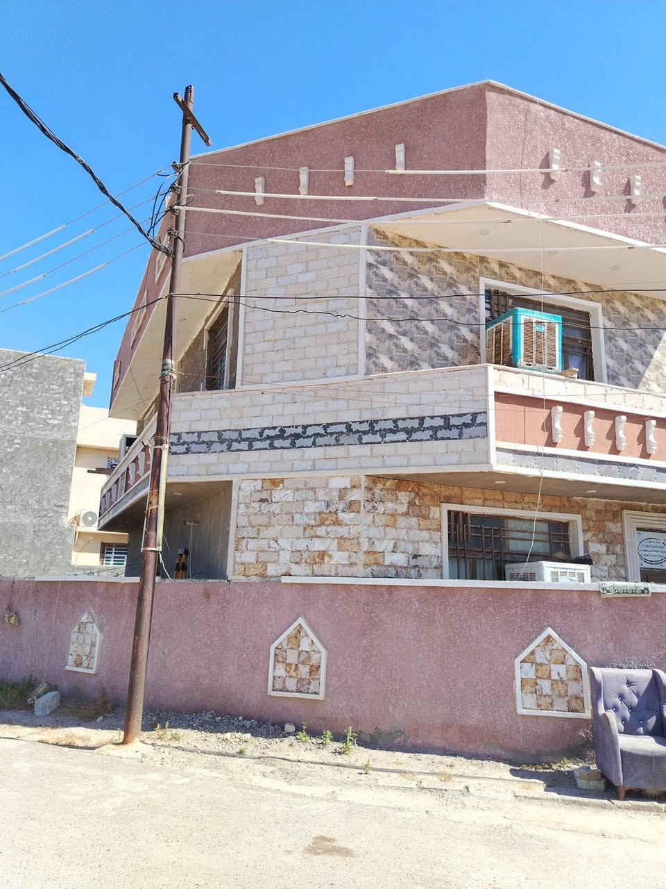 السلام عليكم
بيت في الراشديه الإعلام الجديده الشارع العام مقابيل الفوج طابو ملك صرف 
بيت ركن مساحه ١٦٥ واقع حال ١٦٧
٥غرفه نوم ثنين جوه ٣فوك غرف جبيره 
مطبخ صاله طرمه توليت خارجي
حمام جوه حمام فوك حديقه داخليه وخارجه
بابين دخول للبيت لان بيت ركن
ومدخلين صاله ومطبخ صطح اول وثاني كبير بناء2022
حولي فوك وجوه بلكونات
نقص البيت فقط كاشي طابق الأول الطابق الثاني مابي شي
فقط الطابق الأول يراد تبديل
*********** متواجد خاص ورصيد وتساب
