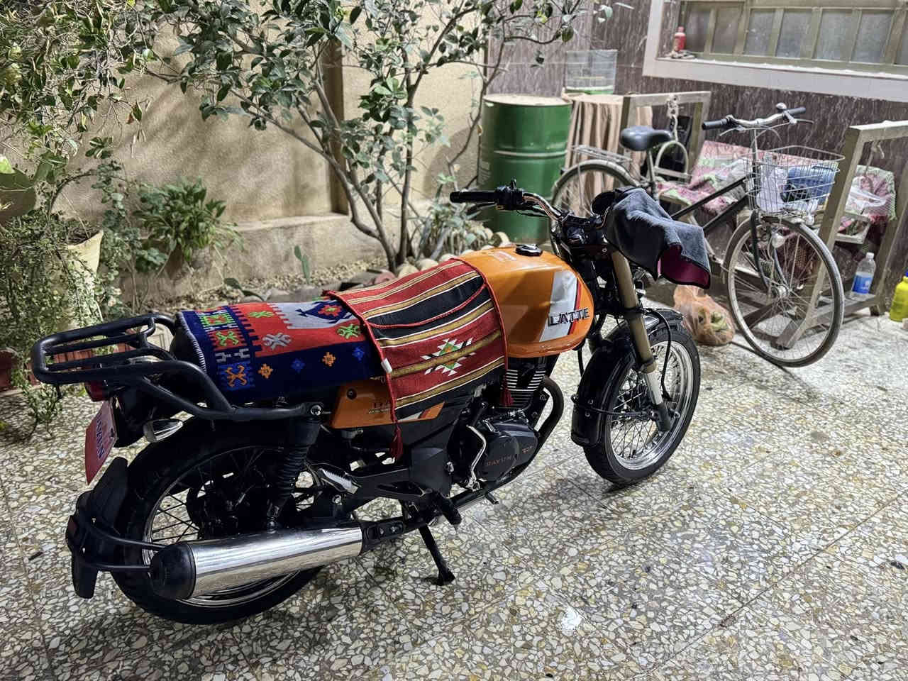 سلام عليكم دراجه لايتي موديل 22 مرقمه تاخذ مني سنويه دراجه مالت جناي قليل اطلع بيه نضيفه كلش ماشيه 25 الف بعده زيرو ولشراي بي خير ويدلل وهاذه رقمي ***********
