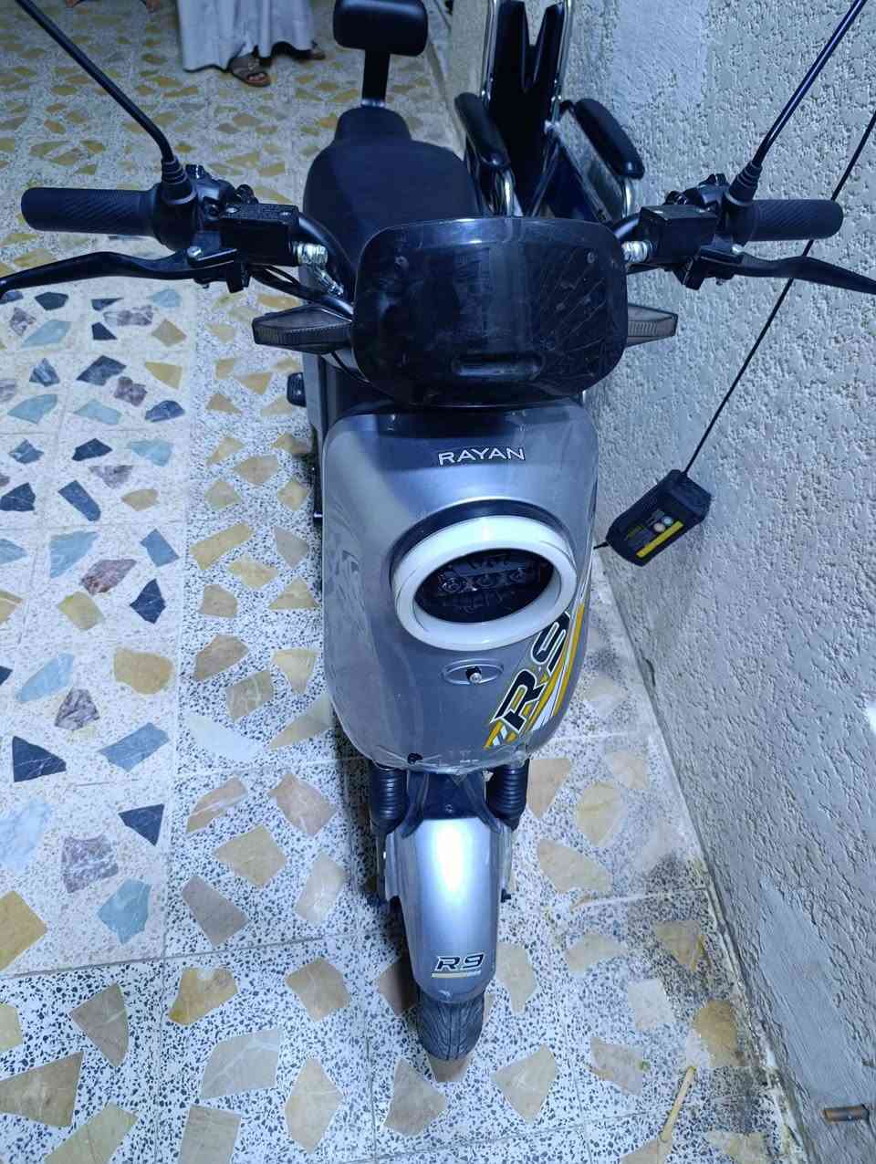 دراجه للبيع ار 9       ***********
