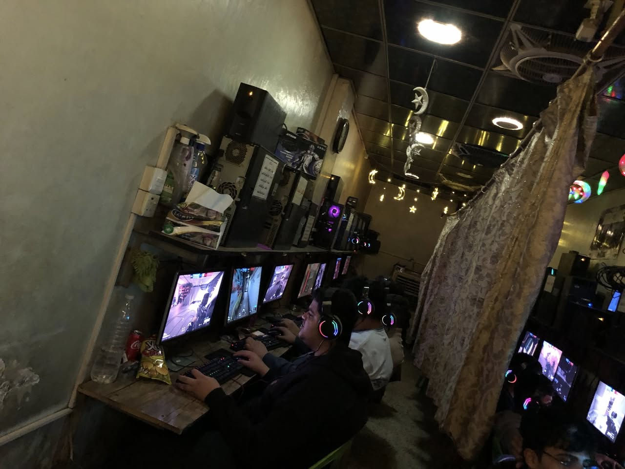 السلام عليكم محل حاسبات (نتورك)للبيع الموقع حي العامل شارع 7نيسان مقابل جوال ستوري المحل يحتوي علئ 18 حاسبه وبلي ستيشن 4 عدد 2 مع الملحقات اقرص + جويستكات اظافيه للستفسار اكثر الاتصال علئ الرقم ***********
