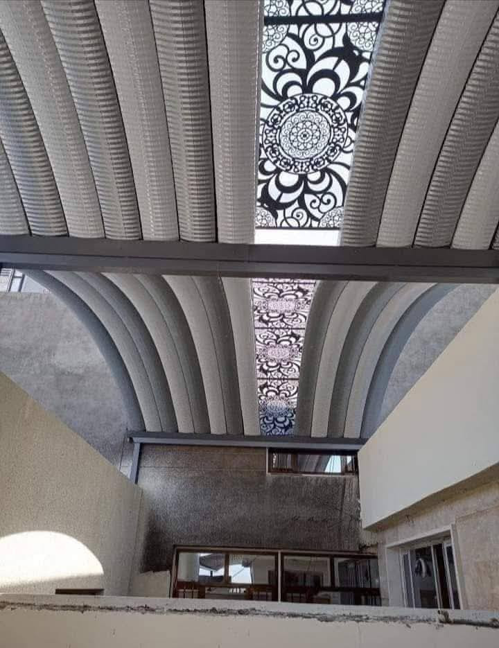 السلام عليكم حداده وديكور نعمل المظلات والكرفانات والمحجرات والمحميات باحدث تصاميمه للاستفسار على هذا الرقم ***********
