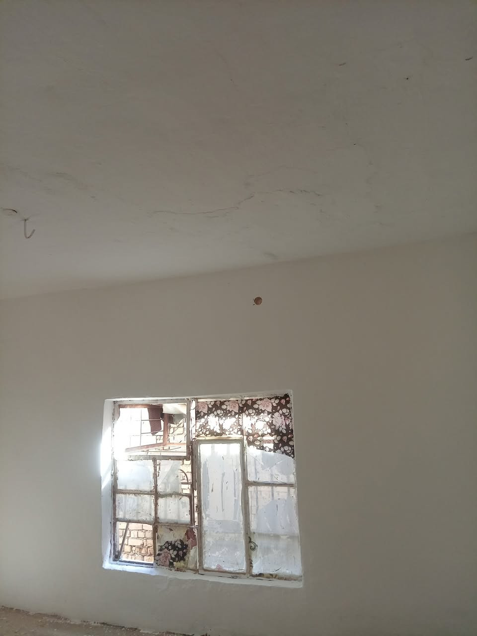 السلام عليكم نعمل كافه لأصباغ الجداريه والنثر بأسعار مناسبه اليحب يتصل ***********
