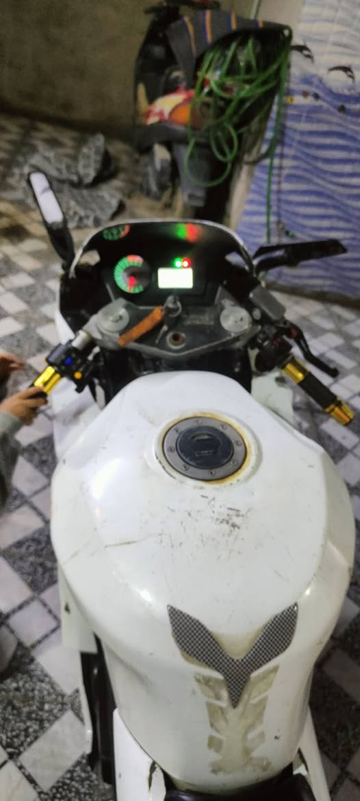 دراجه بطح هايسونك كوري محركVمكينه 250ccنوزل وليس كابريتر.
اوراقها موجوده يعني تترقم ورقة الكمرك هم موجوده مكينه مكفوله عقل مالتها لبلادي مملعوب بي 
صالنصه رياضي صوت مرعب باتري جديد دراجه حلوه مشيها حلو بس ينرادلها ترتيب مثلا الكفرات مشخطه شوفت عينكم وقمجي كلج يحتاج تبديل موجود بالكفاح وسعره ميوصل ال10الف ونقص فلتر شوته بس الفلتر لان وصخ وذبيته وماجبتلها دراجه شغاله تجي تفحص جيب فيتر وياك .
السعر 1850 بيها مجال حك الجيه 
عنواني بغداد زعفرانيه 
***********
فدوه ميعجبك السعر لتعلق 🌹🤍
