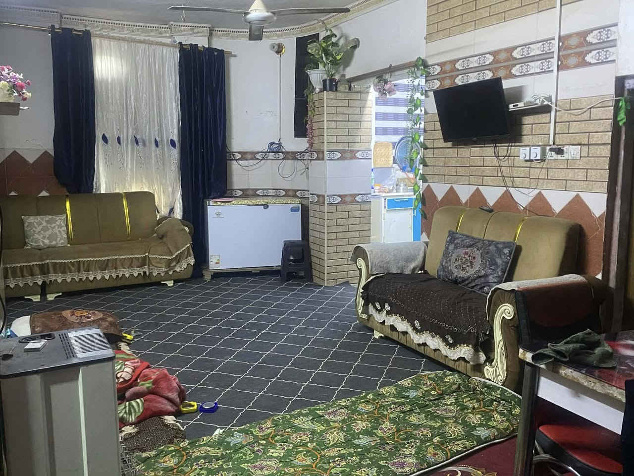 لسلام عليكم بيت للبيع مساحة  280
سند زراعي مفوض بتطويب  البيت طابقين
يحتوي ع 5 غرف كاملات 
البيت ركن ع شارع جاهز من كلشي كهرباء 
يحتوي ع محلات جاهزات 
السعر 70 وبي مجال اتصل ع رقم لتفاصيل اكثر 

‭0782 899 2744‬العنوان ابو خستاوي عامود 54
