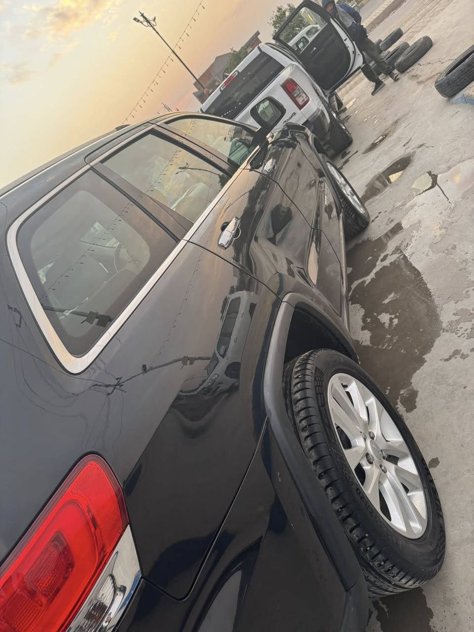 جيب لمتد 
ماشي 119 الف كيلو
فول لمتد ام الجكات
بانوروما 
تبريد وتدفئه مقاعد 
كشنات كهرباء 
فور ويل ماوس وضعيات قياده 
حساس امامي خلفي
اوتو ستوب

كير محرك مكفول 

صبغ بنيد بدون اي تبديل بدون دواخل بدون اير باك 
ومكانين بارد 
مكان ديالى بعقوبه
سعر 235 بي مجال
***********
