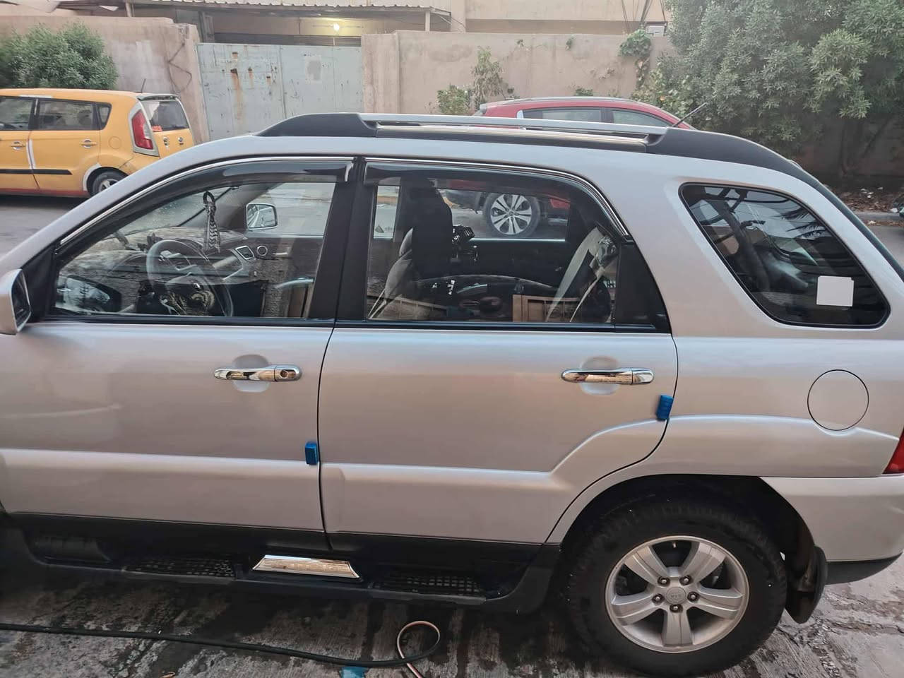 سلام عليكم سياره سبورتاج موديل 2009بيها صفحا مصبوغا اثر جراد وشخوط الجماليه مصبوغه بدون ضربه  سعر 110العنوان بغداد الرقم ***********
