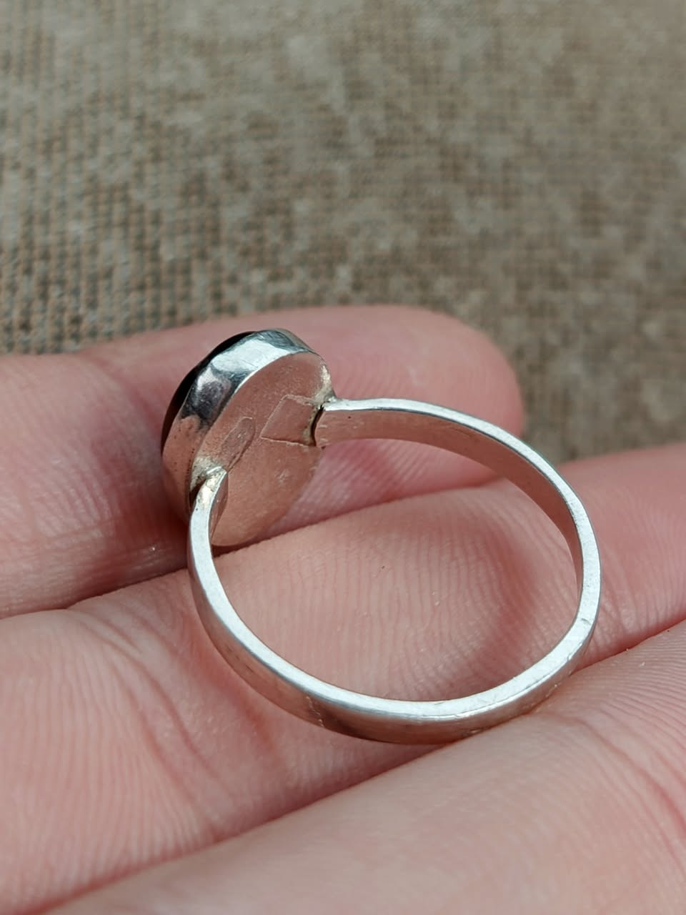 خاتم عقيق يماني اصلي ذمة خنصر جدا ناعم فضة ٩٢٥ صياغة ملائي اكرر ناعم جدا سعر مناسب ❤
حجز وتفاصيل أكثر خاص او واتساب ***********🌹
وموجود عندي كل انواع الاحجار والمحابس الفضة والنحاس.
