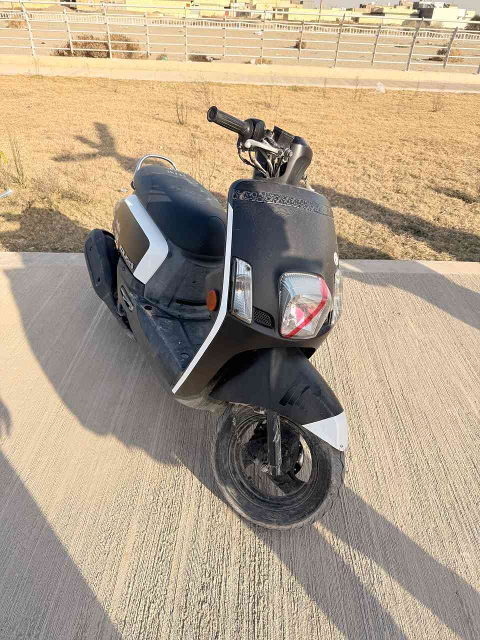 دراجه بوليس للبيع شغاله كلشي صاله خمس اشهر من طالعه من الرمبه  الون اسود طافي معدل وشلعه فول للاستفسار عل الرقم ***********
