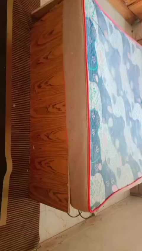 غرفه للبيع مكاني نجف شارع مجمعات سعر 350 وبيه مجال

‏‪***********‬‏
