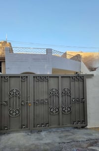 منزل مساحة ١٣٠ متر طابقين  قريب على جامع وحسينية ام البنين  السعر مناس...