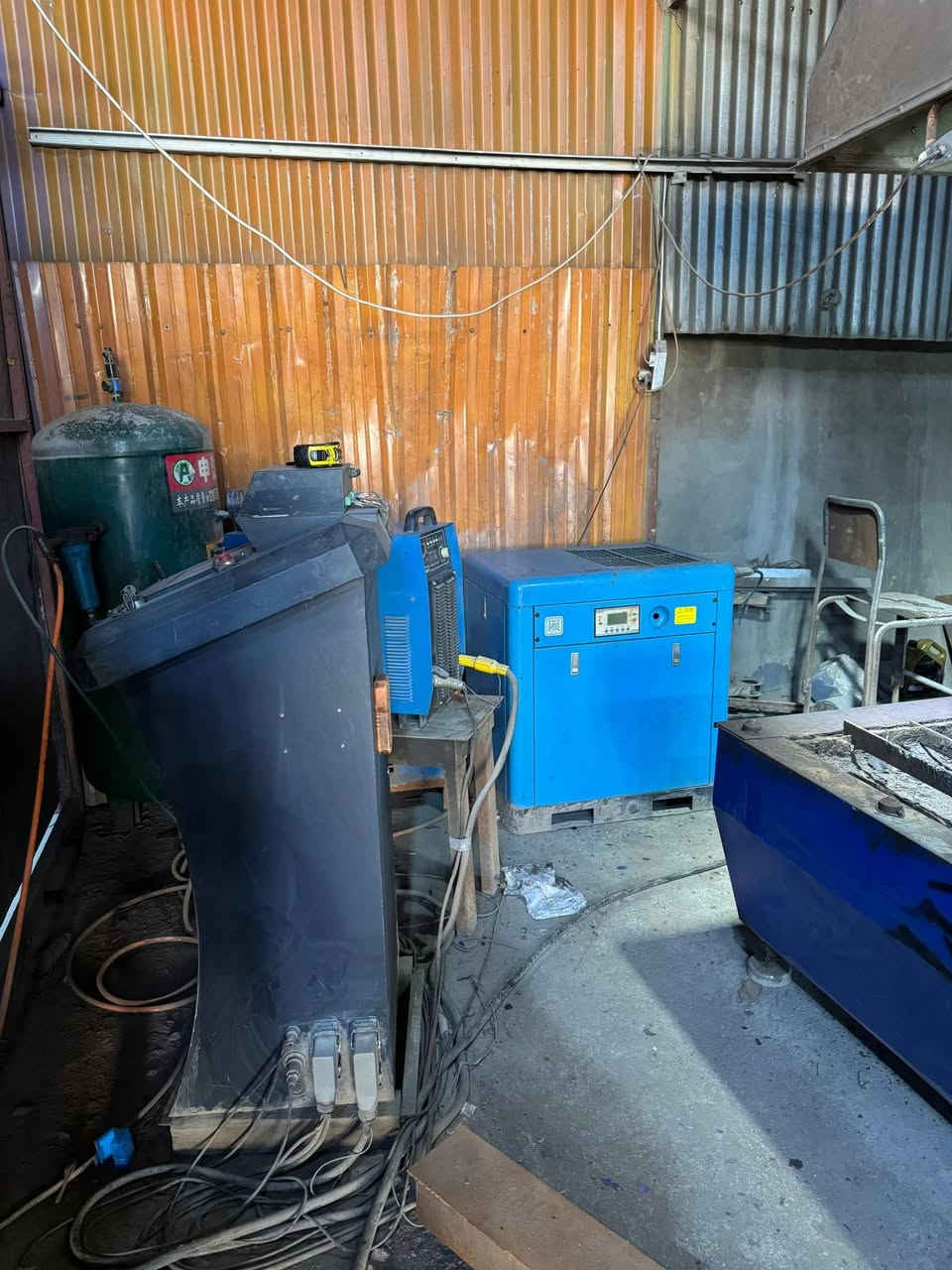 بلازما متر ونص في 3 جديده كامله مع سكرو عشر حصان ومجفف والبطل 500 لتر  وياه بور وبورد اضافي للبيع للاتصال ***********
