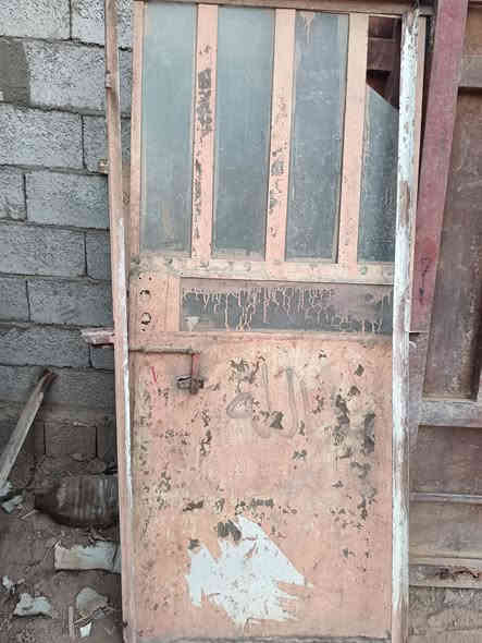 متاح؟؟ اربع بيبان وثلاث شبابيك  مثل مااشوف بعينك الشراي يراسل ويدلل 
***********
