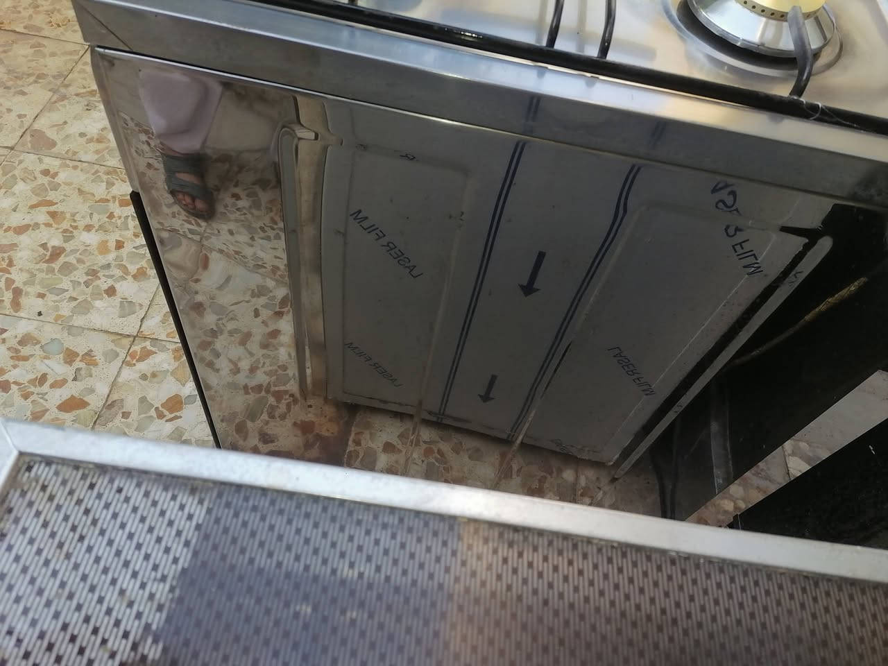 طباخ نوعيته فريش مصري ٥ مشاعل فرن دكمتين باب اول استيل اصلي ثقيل شبيه جديد شرط أو شغال على فحص للبيع ***********
