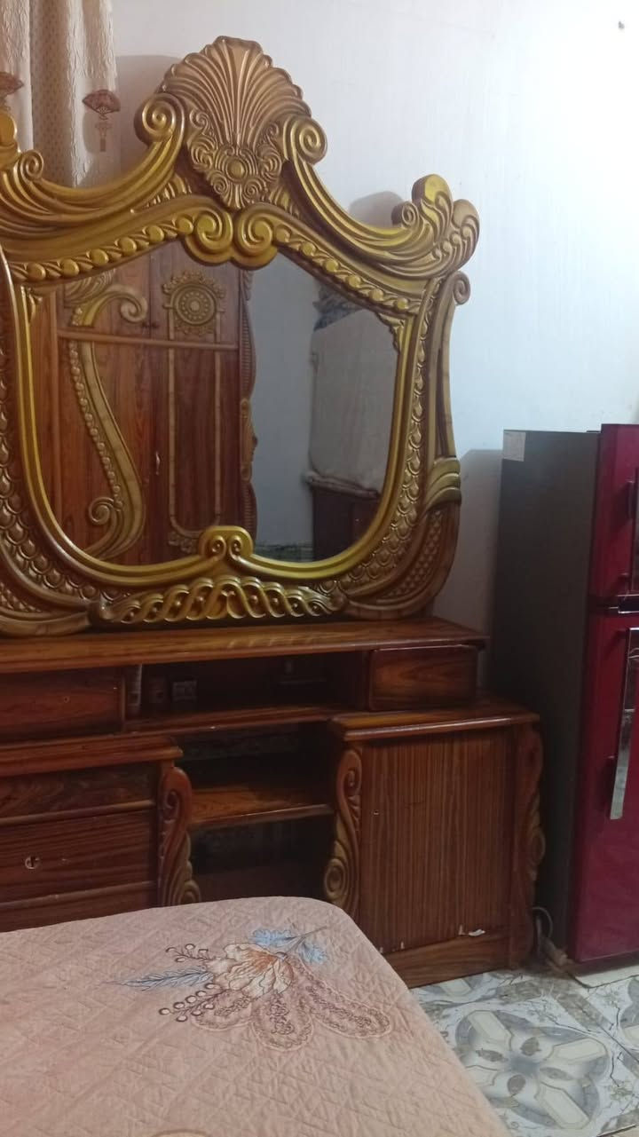 سلام عليكم غرفه اخشاب للبيع خشب صاج بـ650 وبيه مجال مكان قلعه سكر ماشوشة ***********
