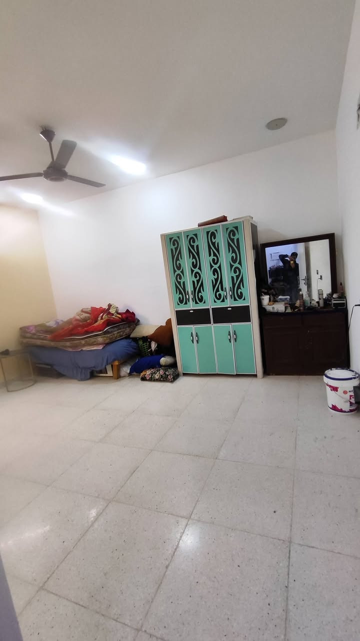 السلام عليكم تحيه طيبه للجميع 
بيت في زراعي شاكر العاني حي عدل خلف مجمع اليمامه 
كامل خدمات واصله البيت 
بيت مساحه ١٠٨ واجهه 6ونزال 18 موضح في الفيديو 
الاستفسار أكثر الاتصال بالرقم ***********
