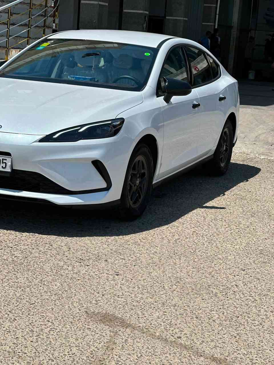السلام عليكم BYD سيل 5  للبيع
سياره ماشيه 11000الف سياره كفاله عامه من زلغ 
سياره جاهزه ومصروف عليهه تحديثات كفرات سبايدر 
مضلات الارضيه مغلفه بالكامل 
سعر 20مليون قابل لتفاوض مكان السياره البصره 
***********
