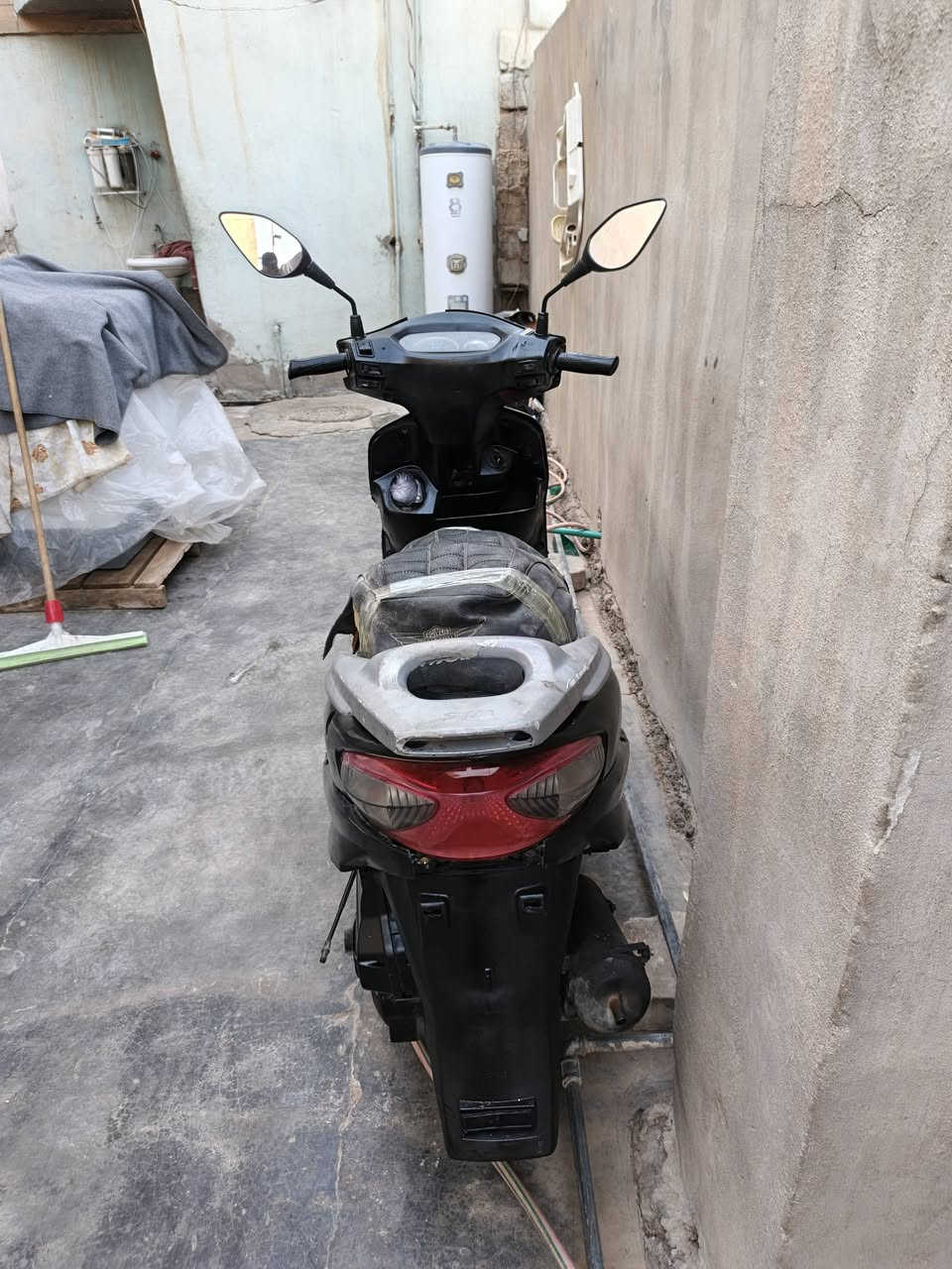 موتور سايم للبيع سعر 250 مكان الرمادي شارع 20
***********
